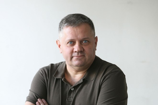 Dejan Kresnik, komentator - šport   - Dnevnik 2016 -  portreti za komentarje in kolumne -  komentatorji - novinarji -...