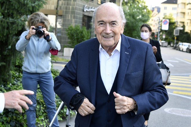 Sepp Blatter, nekdanji dolgoletni predsednik Mednarodne nogometne zveze Fife, je prispel v Zürich na zadnja zaslišanja...