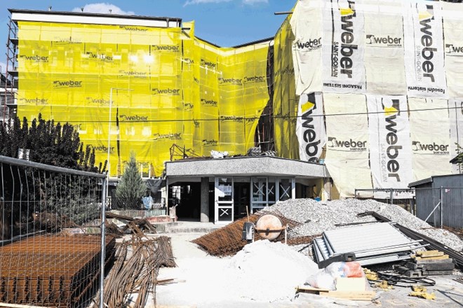 Obnovo šole v Splitski ulici naj bi končali konec oktobra.