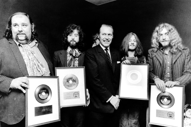 Peter Grant (levo), menedžer Led Zeppelin, velja za enega  najbolj brezobzirnih, a tudi zaščitniških estradnih menedžerjev...