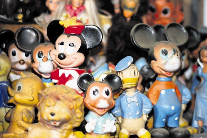 Stjepan Kadović pravi, da se cene gumijastih igračk po Disneyjevih likih gibljejo od 30 pa vse do 800 evrov, odvisno  od...