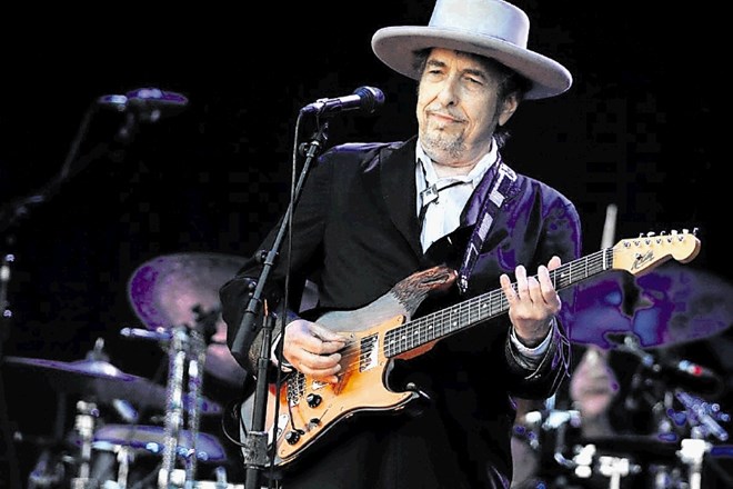 Tiskovni predstavnik Boba Dylana je ostro zanikal obtožbe 68-letne ženske iz Connecticuta, da jo je znani glasbenik spolno in...