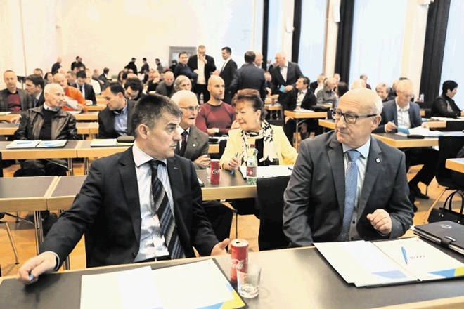 Prvi podpredsednik Olimpijskega komiteja Slovenije Janez Sodržnik (levo) ostro nasprotuje spremembam pravil, ki se nanašajo...