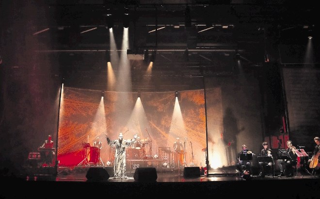 Laibach  bo  nocoj  in jutri  v Kinu  Šiška nastopil  z muzikalom Wir sind das Volk .