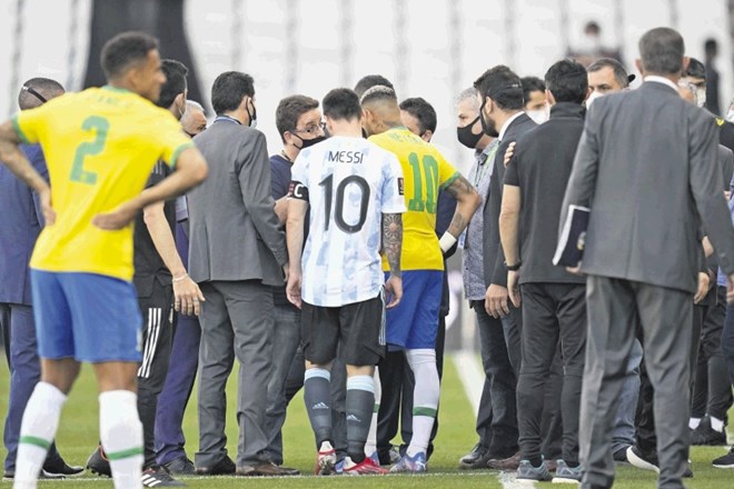 Nogometaši Brazilije in Argentine, na čelu z deseticama Neymarjem in Lionelom Messijem, so bili šokirani.