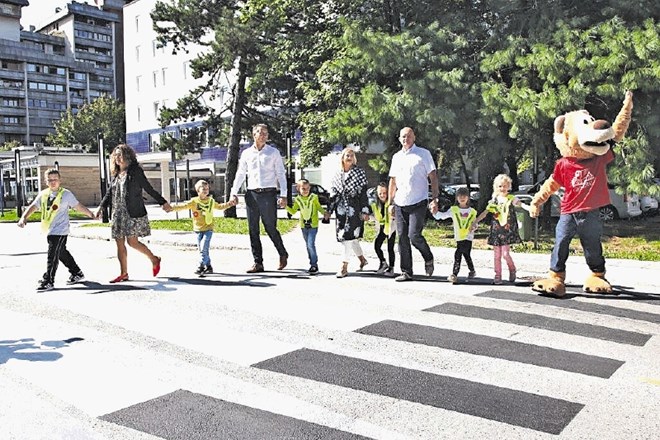 V Velenju so ponosni, da so med prvimi uredili 3D-zebro, po kateri lahko ranljivi udeleženci varneje prečkajo cestišče.