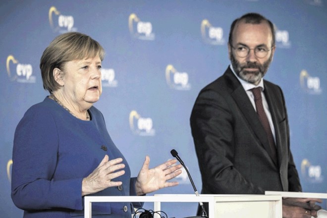 Za CDU/CSU je še z evropskega podija prišla pomoč Manfreda Webra in drugih vidnih članov največje evropske politične...