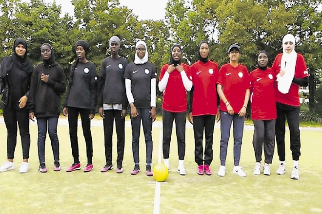 Dekleta iz gibanja Les Hijabeuses se zavzemajo za spremembo pravil nogometne zveze.