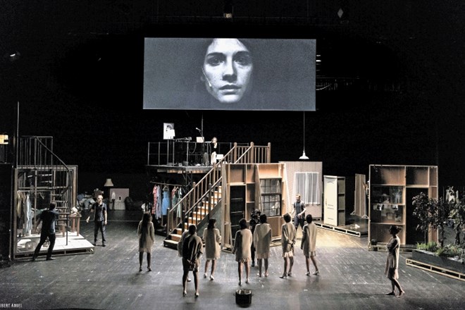 Eden od vrhuncev festivala Mesto žensk bo večmedijska predstava Sylvia v režiji Fabricea Murgie.