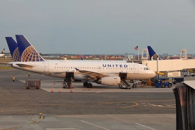 United Airlines bo odpustil skoraj 600 necepljenih zaposlenih