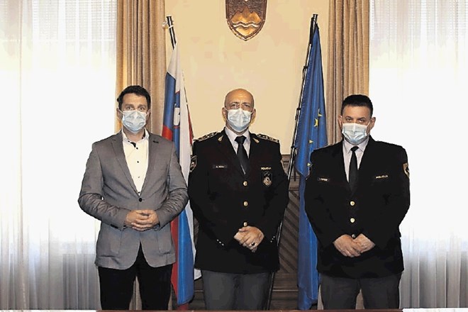 Boštjan Glavič (levo) se seli na policijsko akademijo v Tacen, vodenje ljubljanske policije pa je prevzel Janez Rupnik...