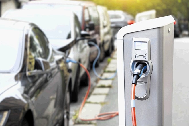 Ker se število električnih avtomobilov v Evropi hitro povečuje, bo moralo temu intenzivneje začeti slediti tudi število...