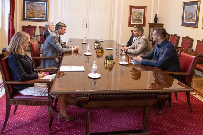 Zoran Stevanović se je v predsedniški palači srečal z Borutom Pahorjem.