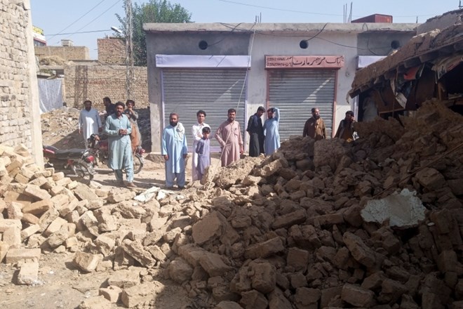 Jugovzhod Pakistana je v zgodnjih jutranjih urah stresel potres z močjo 5,9, s središčem na globini le devetih kilometrov.