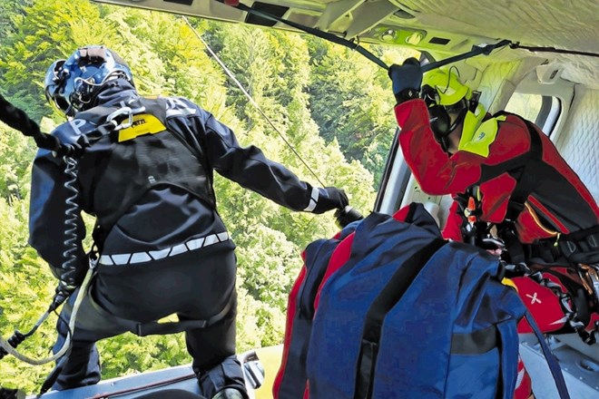 Reševanja v gorah brez helikopterja, ob katerem steče vedno tudi klasična reševalna akcija iz doline, si vpleteni v gorsko...