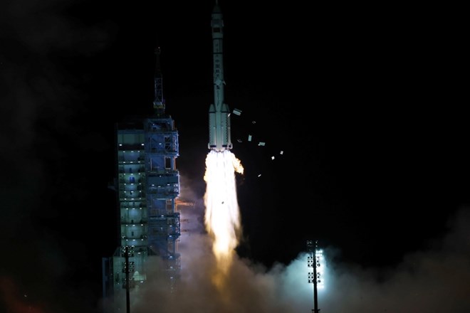 Kitajska odposlala astronavte na najdaljšo misijo na vesoljsko postajo
