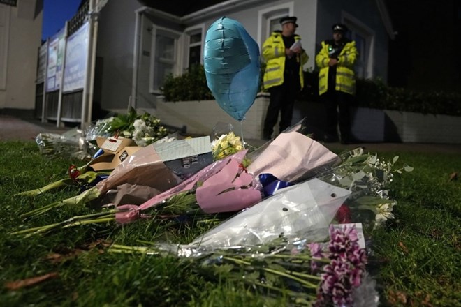 Britanska policija umor poslanca označila za teroristično dejanje