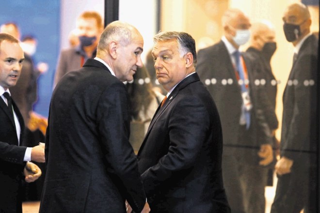 Druženje Janeza Janše s predsednikom vlade sosednje Madžarske Viktorjem Orbanom je bilo pogosto.