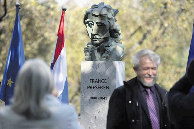 Spomenik Francetu Prešernu so včeraj odkrili tudi v Zagrebu.