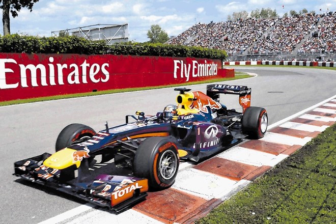 Sebastian Vettel je vse štiri naslove osvojil z Red Bullom (na fotografiji), predvsem v zadnjih letih, ko mu v športnem...