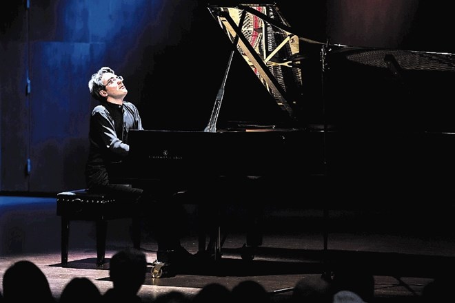 Aleksander Gadžijev si je priboril drugo mesto na najprestižnejšem pianističnem tekmovanju na svetu, 18. Chopinovem...