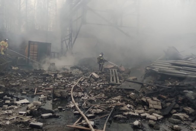 V eksploziji in požaru v ruski tovarni smodnika več mrtvih