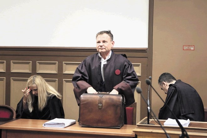 Komisija za etiko Odvetniške zbornice Slovenije je odločila: odvetnik Franci Matoz je kršil kodeks odvetniške poklicne...