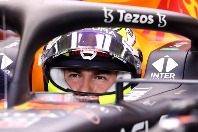 Mehičan Sergio Perez je bil najhitrejši na zadnjem treningu pred današnjimi kvalifikacijami in nedeljsko dirko svetovnega...