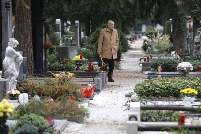 Lani umrlo skoraj 17 odstotkov več prebivalcev Slovenije kot v 2019