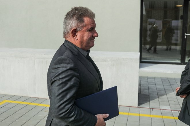 Pet opozicijskih poslanskih skupin vložilo interpelacijo zoper Vizjaka