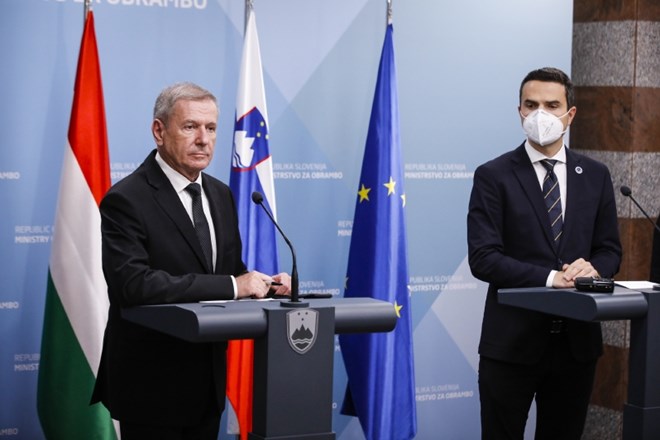 Madžarski minister za obrambo Tibor Benko in slovenski minister za obrambo Matej Tonin.
