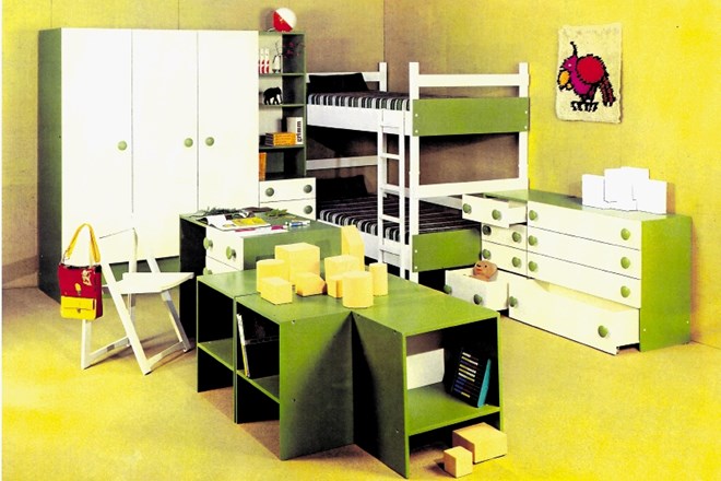 Pohištveni sistem Mozaik so po načrtih Nika Kralja začeli izdelovati leta 1972, in sicer v Lesnoindustrijskem kombinatu...