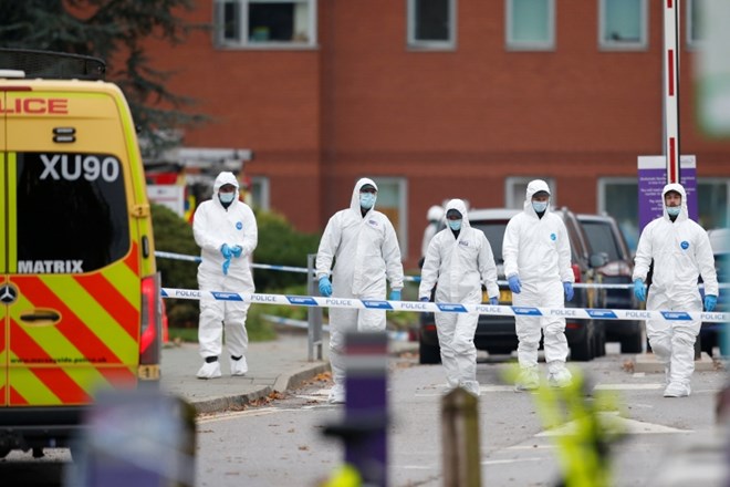 Britanska policija je nedeljsko eksplozijo avtomobila pred porodnišnico v Liverpoolu danes označila za teroristično dejanje.