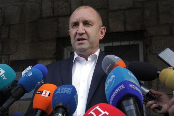 Bolgarski predsednik Rumen Radev je zanesljivo dobil novi mandat in okrepil pozicije političnih sil, ki so zmagale na...