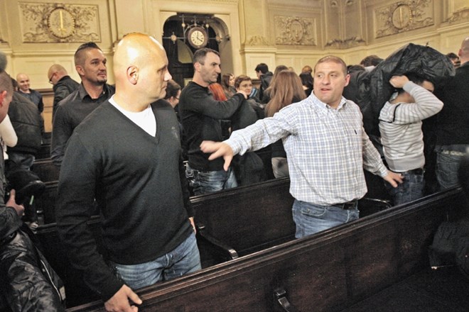 Po razveljavitvi sodbe na vrhovnem sodišču so iz zapora izpustili prvoobtoženega Dragana Tošića (levo), Jakoba Remškarja...