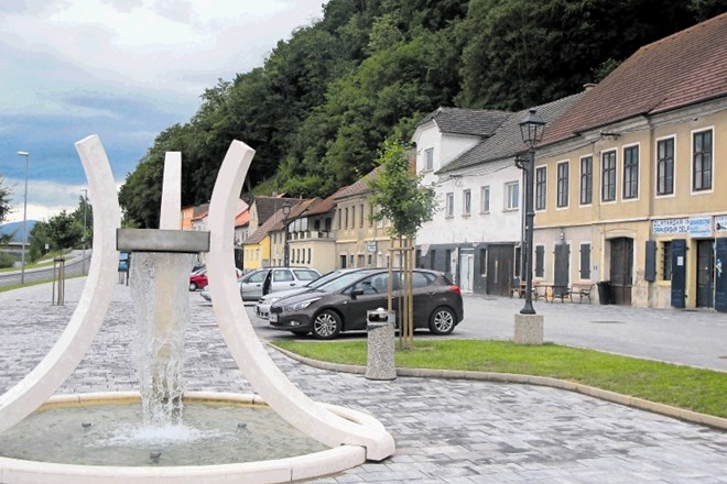 Občina Krško se po novembrski odločitvi državnega zbora danes priključuje 11 slovenskim mestnim občinam.