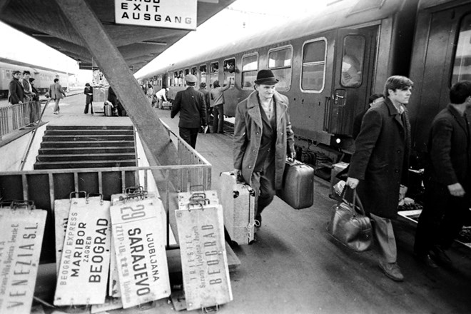 Zdomci na ljubljanski železniški postaji februarja 1974