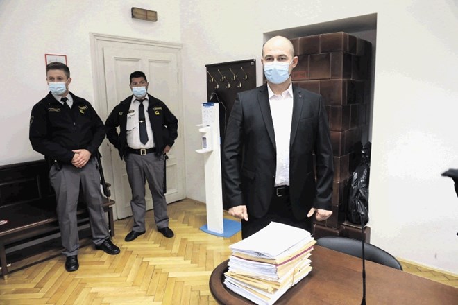 Ranis Smajlović na sodišče ne bo več prihajal v spremstvu pravosodnih policistov.