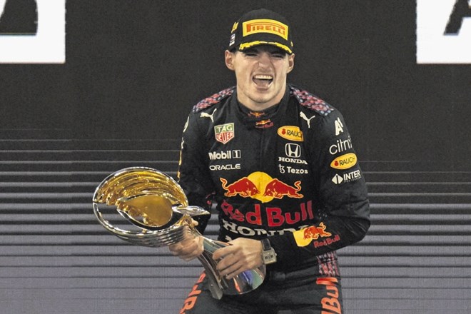 Max Verstappen se je prvega naslova svetovnega prvaka v formuli 1 prešerno veselil.