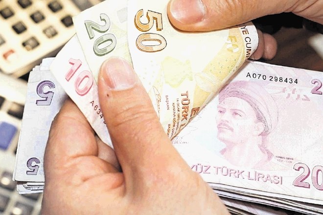 Turška lira v prostem padu