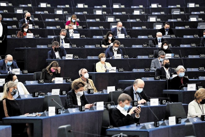 Evropski parlament je z večino potrdil do Slovenije kritično resolucijo. Kritične resolucije o vladavini prava ali...
