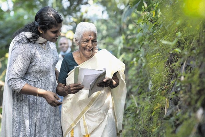 Gospa Kuttiyamma se je pri 104 letih naučila brati in pisati ter kot najstarejša ženska, ki je kadarkoli opravljala  test...