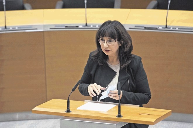 Poslanka SDS Mojca Škrinjar je med drugim poudarila,  da   zakon prinaša tudi nov cilj v šolskem kurikulumu – poudarke na...