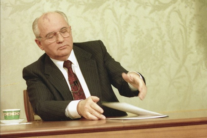 Mihail Gorbačov končuje govor, s katerim je 25. decembra 1991 odstopil kot osmi in zadnji voditelj Sovjetske zveze, ki je...