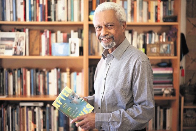 Nobelovo nagrado je letos prejel tanzanijski pisatelj  Abdulrazak Gurnah.