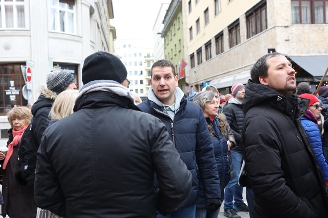 Okrožno državno tožilstvo v Kranju je zavrglo kazensko ovadbo zoper predsednika stranke Resni.ca Zorana Stevanovića (na...