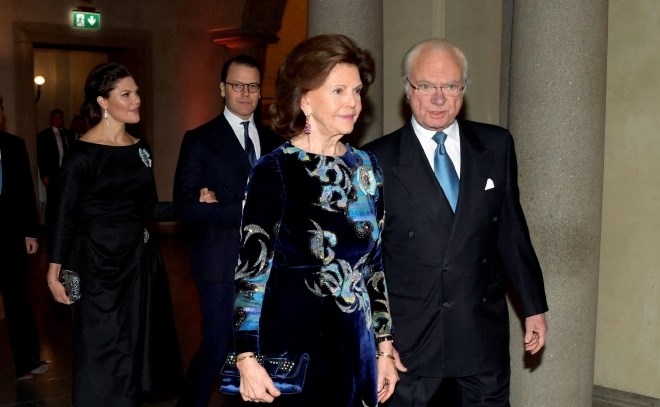 Švedski kraljevi par, 75-letni kralj Karl XVI. Gustav in 78-letna kraljica Silvia, sta bila v ponedeljek zvečer pozitivna na...