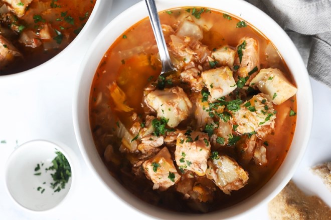 Recept: Fantastična ribja juha z veliko zelenjave