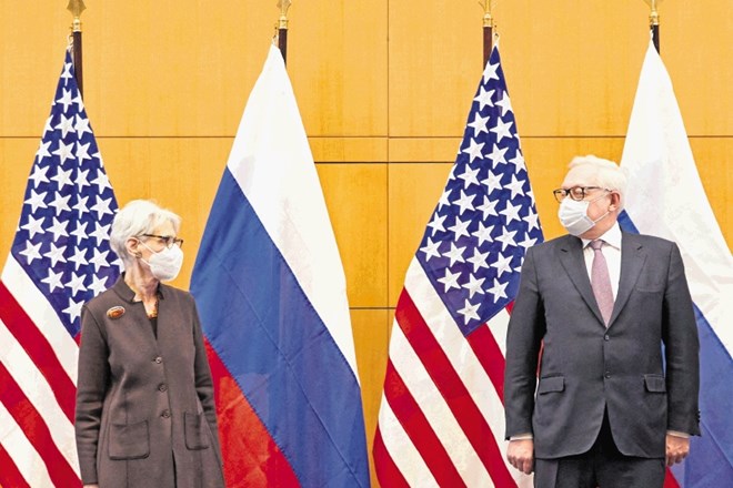Namestnica ameriškega zunanjega ministra Wendy Sherman je pogovore z namestnikom ruskega zunanjega ministra Sergejem...
