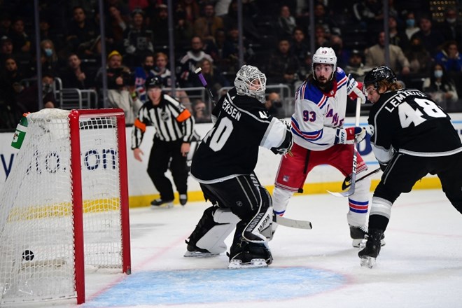 Slovenski hokejski zvezdnik Anže Kopitar se je ponoči z ekipo Los Angeles Kings v severnoameriški ligi NHL veselil 18. zmage...